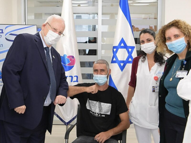 Reuven-Rivlin-1st-vaccinator-Phase-B-Israeli-Biological-Inst-Jan-21