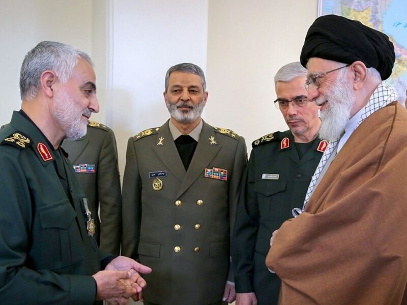 Soleimani_received_Zolfaghar_Order_from_Khamenei