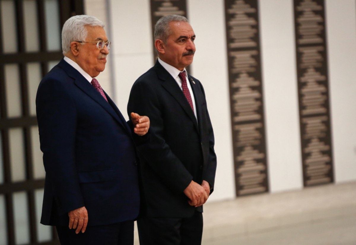 Palestinian Authority leader Mahmoud Abbas (left) and P.A. Prime Minister Mohammad Shtayyeh at the swearing-in ceremony of the new government at the P.A.'s headquarters in Ramallah, April 13, 2019.