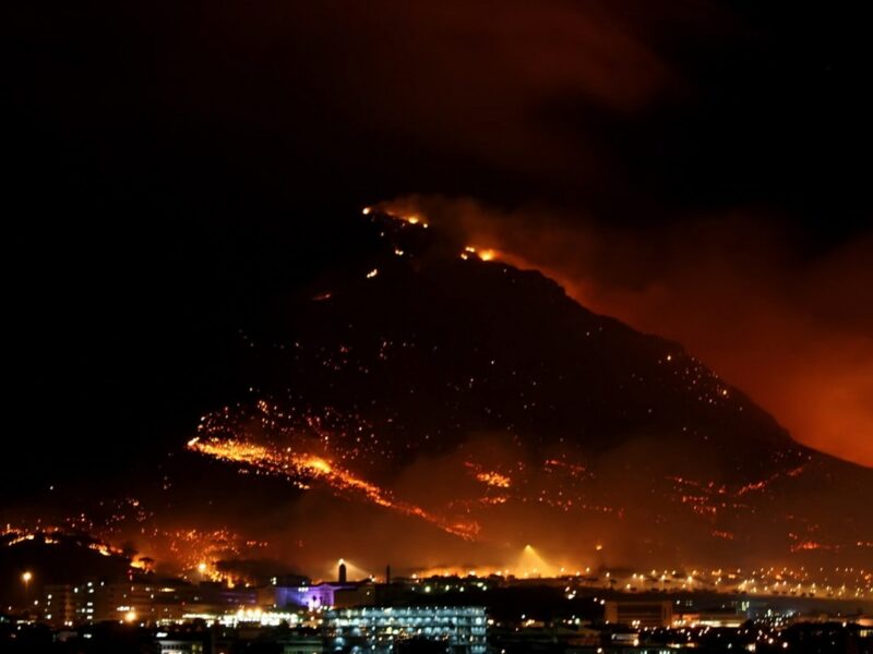 The fire on Devil's Peak, Cape Town.