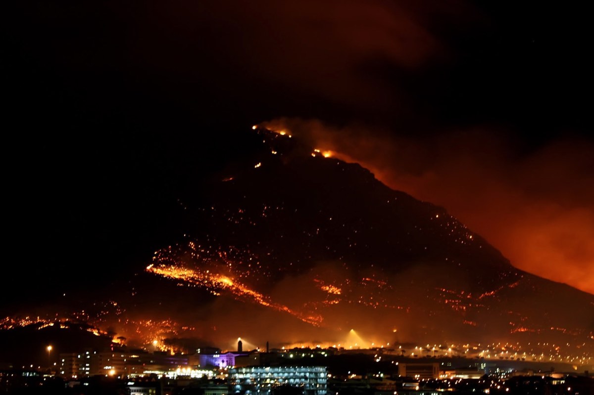 The fire on Devil's Peak, Cape Town.