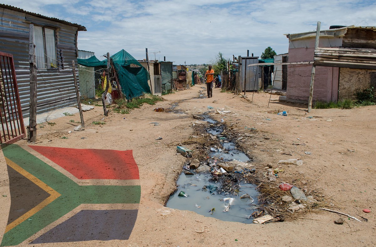 Diepsloot L Resettlement Campaign, 25 Jan 2013, by Niko Knigge. SA flag- commons.