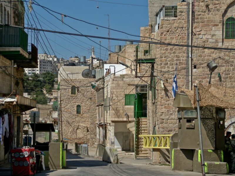 IDF checkpoint in Hebron, near Cave of the Patriarchs. J Hansel, commons.