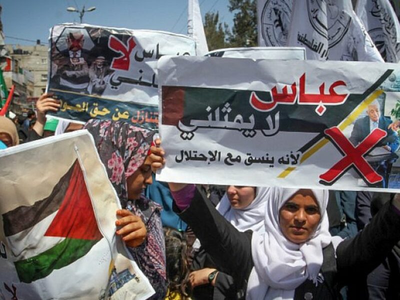 Supporters of Hamas, Islamic Jihad and Al-Ahrar movement protest against Palestinian Authority leader Mahmud Abbas in the southern Gaza Strip town of Rafah on May 2, 2017. Photo by Abed Rahim Khatib/Flash90.