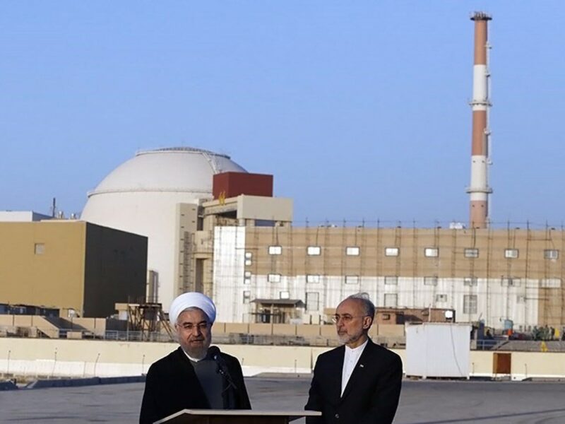 Iranian President Hassan Rouhani (left) and head of the Atomic Energy Organization of Iran (AEOI) Ali Akbar Salehi near the Bushehr nuclear plant, on Jan. 13, 2015. Credit: Hossein Heidarpour via Wikimedia Commons.