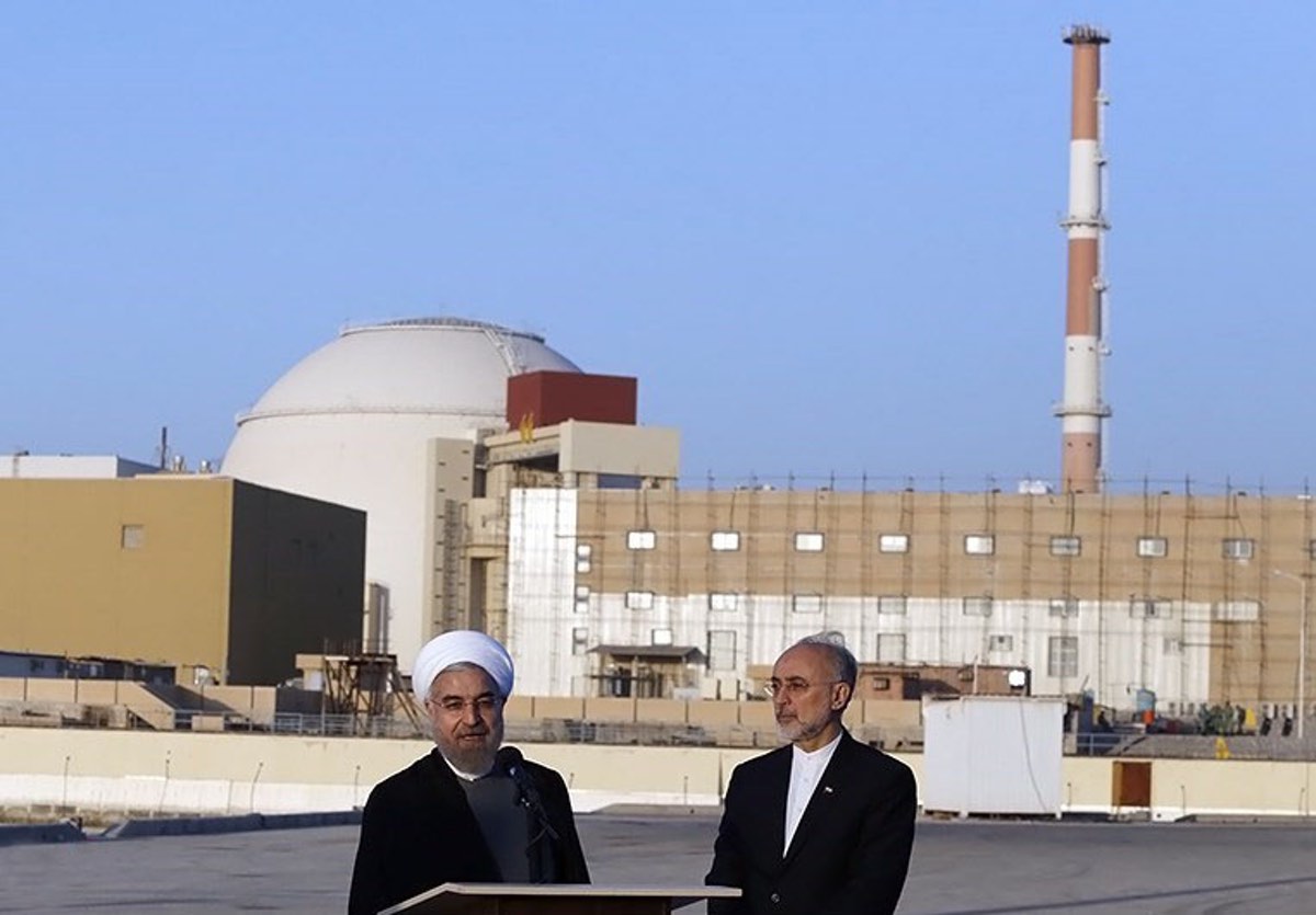 Iranian President Hassan Rouhani (left) and head of the Atomic Energy Organization of Iran (AEOI) Ali Akbar Salehi near the Bushehr nuclear plant, on Jan. 13, 2015. Credit: Hossein Heidarpour via Wikimedia Commons.