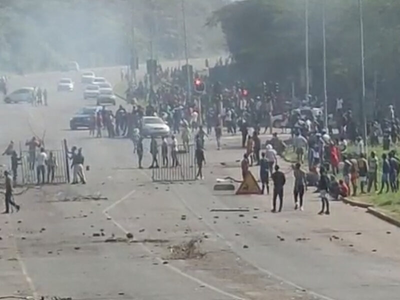 Scenes of violence during the recent riots in KZN. Source: screenshot.