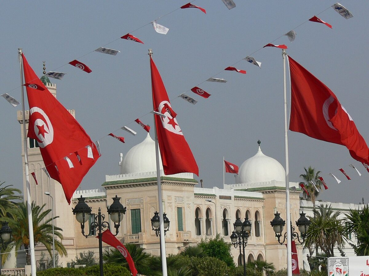 Flags of Tunisia, in the capital city Tunis; Commons.