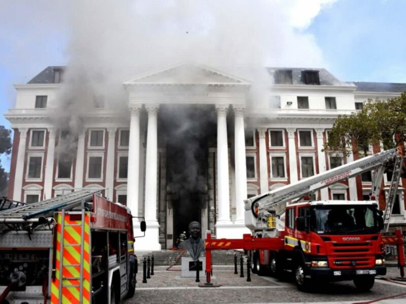 Parliament building on fire, Cape Town, South Africa; Source: DA.
