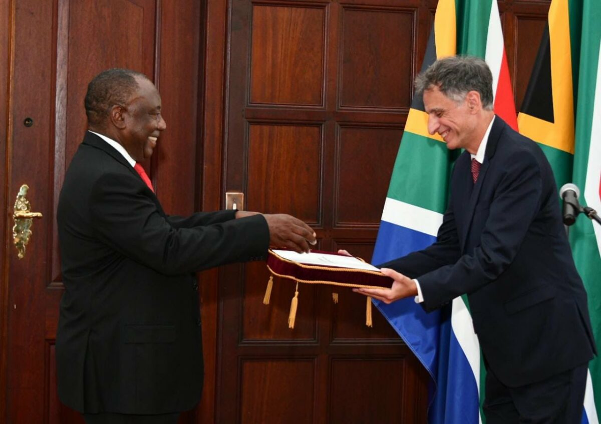 President Cyril Ramaphosa receives Letter of Credence from the Ambassador of the State of Israel, His Excellency Mr Eliav Belotsercovsky, on the occasion of the Credentials Ceremony at the Sefako Makgatho Presidential Guesthouse in Tshwane. Source: The Presidency.