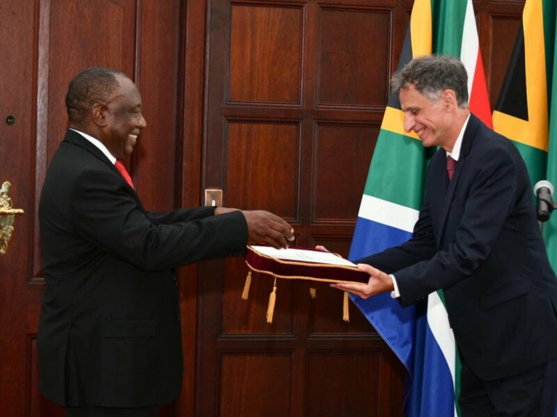 President Cyril Ramaphosa receives Letter of Credence from the Ambassador of the State of Israel, His Excellency Mr Eliav Belotsercovsky, on the occasion of the Credentials Ceremony at the Sefako Makgatho Presidential Guesthouse in Tshwane. Source: The Presidency.