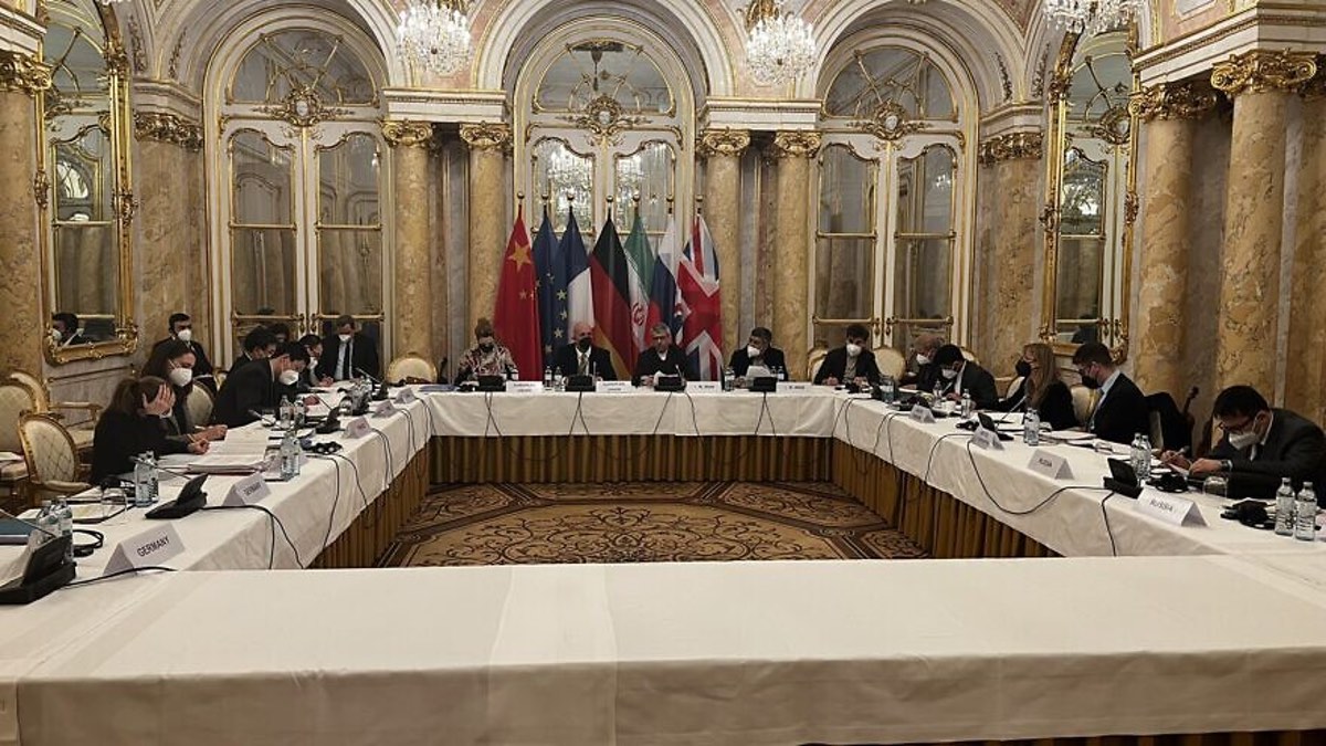 Negotiations in Vienna between Iran and the P5+1 (U.S., U.K., France, Russia, China and Germany) along with the European Union. February 11, 2022. Source: EU Delegation in Vienna/Twitter.