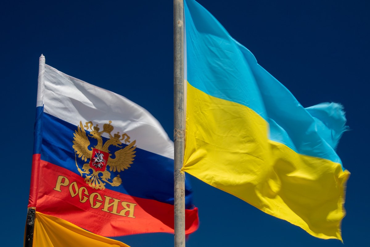 Flags of Russia and Ukraine, Source: https://www.publicdomainpictures.net/en/view-image.php?image=280507&picture=flag-of-russia-and-ukraine