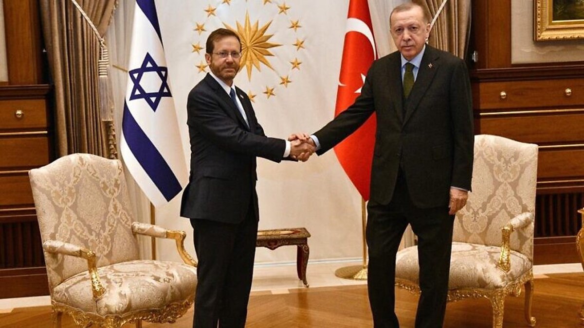 Israeli President Isaac Herzog and Turkish President Recep Tayyip Erdoğan meet in Turkey on March 9, 2022. Credit- Haim Zach/GPO.jpeg