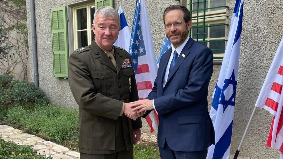 Israeli President Isaac Herzog greets commander of the United States Central Command, Gen. Kenneth McKenzie. Source: Herzog/Twitter.