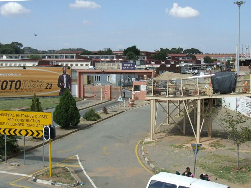 The Chris Hani Baragwanath Hospital, Soweto. By Robert Cutts, Commons: https://creativecommons.org/licenses/by/2.0/deed.en