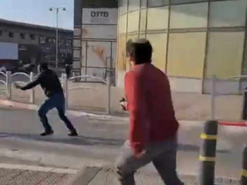 Terrorist Muhammad Abu Al-Kiyan (middle, dark jarket) being shot at by a civilian, along with an Israeli bus driver, while carrying out a knife attack in Beersheva, Israel, on March 22, 2022. Source: Screenshot/Twitter.