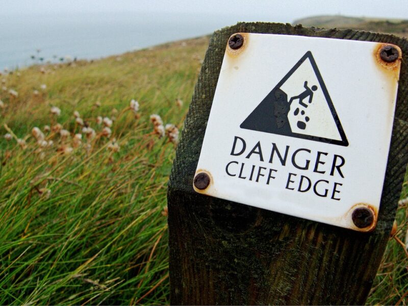 Danger, cliff edge; source: Pixabay https://pixabay.com/photos/danger-cliff-edge-sign-warning-851895/