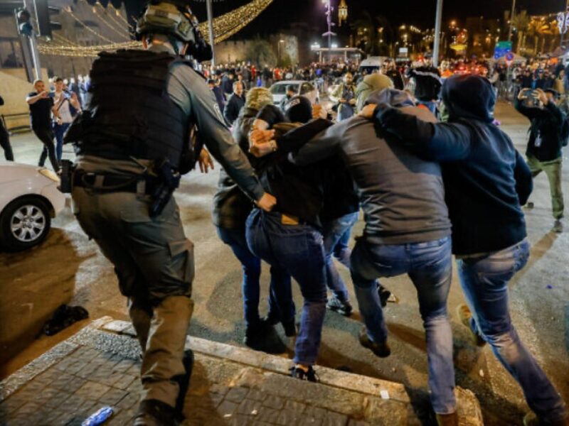 Palestinian rioters clash with Israel Police officers at the Damascus Gate in Jerusalem's Old City, April 3, 2022. Photo by Olivier Fitoussi/Flash90.