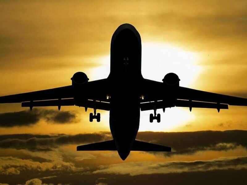Silhouette of plane flying. Credit: Pixabay.