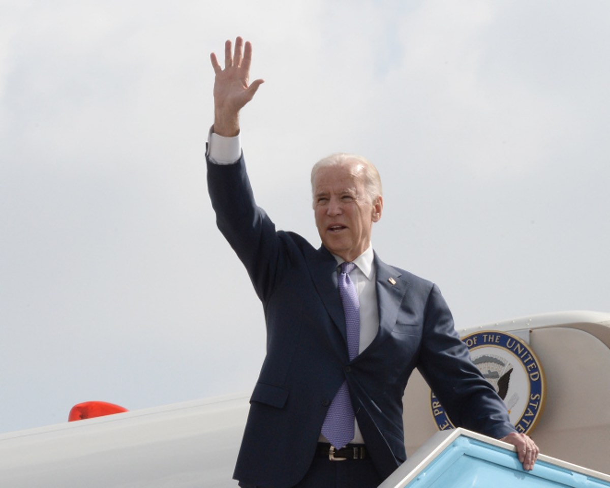 U.S. Vice President Joe Biden boards his return flight after a two-day visit to Israel and the Palestinian Authority, March 10, 2016. Credit: Matty Stern/U.S. Embassy in Israel.