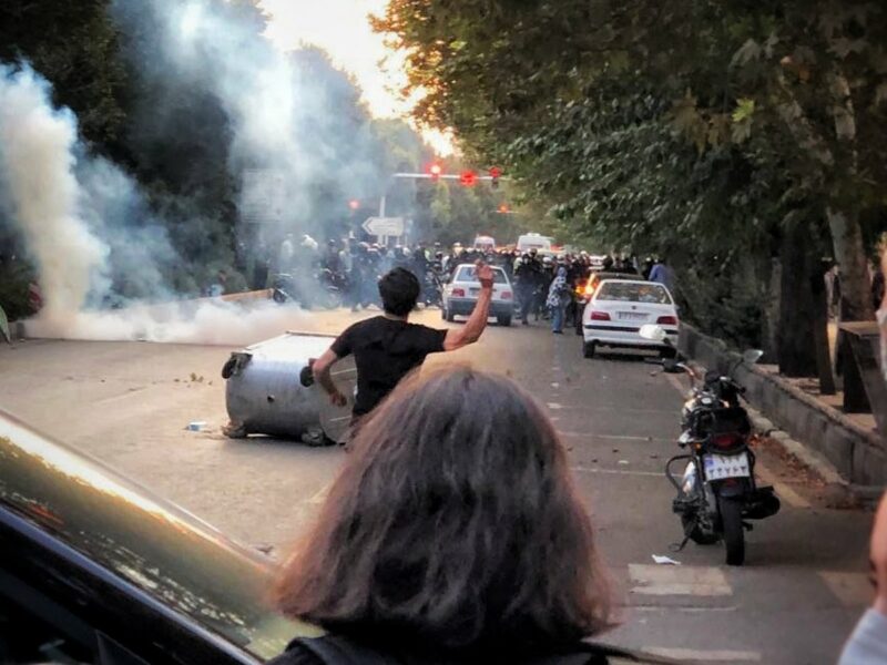 Iranians protest against the regime in Tehran, Sept. 20, 2022. Photo: Darafsh.