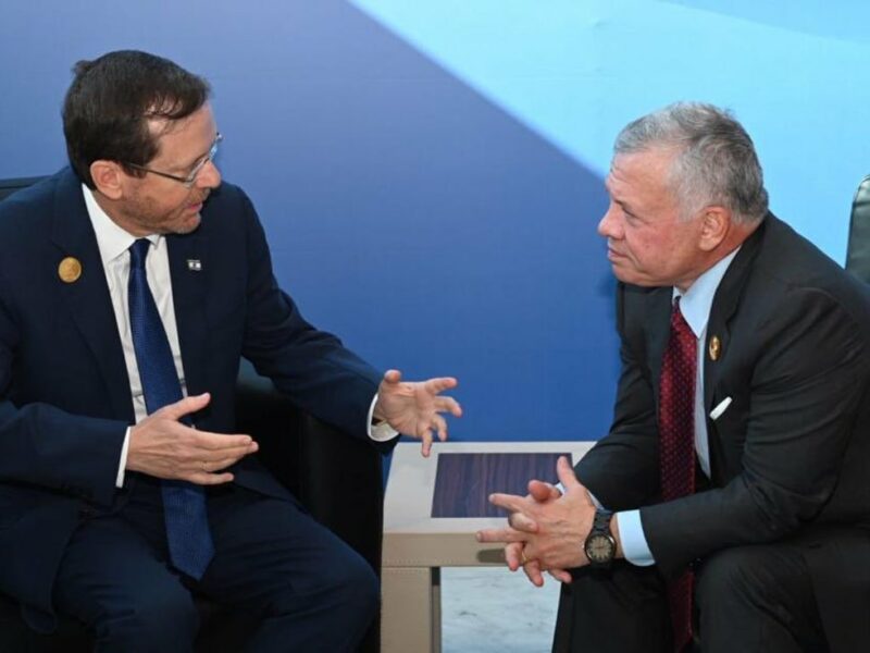 Israel's President Isaac Herzog meets with Jordan's King Abdullah II at the COP27 climate summit in Sharm el-Sheikh, Egypt, Nov. 7, 2022. Credit: Haim Zach/GPO.