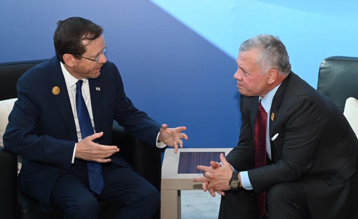 Israel's President Isaac Herzog meets with Jordan's King Abdullah II at the COP27 climate summit in Sharm el-Sheikh, Egypt, Nov. 7, 2022. Credit: Haim Zach/GPO.