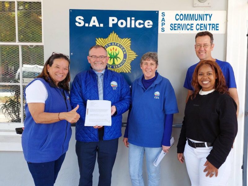 Members of the Democratic Alliance lay criminal charges against Knysna mayor and councillors, 5 Dec 2022.