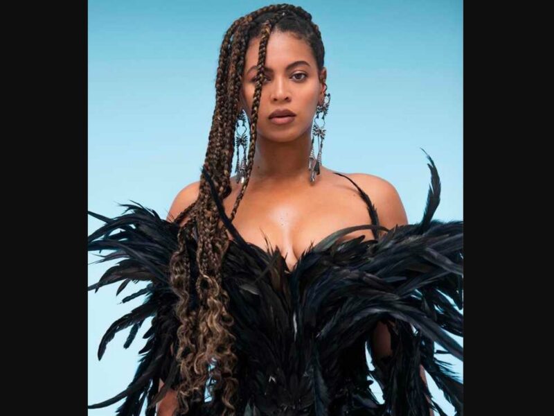 Beyoncé wears a design by Saudi designer Mohamed Ashi. July 2020. Parkwood Entertainment LLC. Commons.