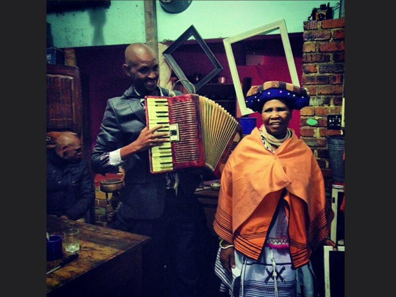 Madosini Latozi Mpahleni, at Bolo's place, Kliptown, 28 Apr 2013, by Stanislav Lvovsky. https://creativecommons.org/licenses/by-nc-nd/2.0/
